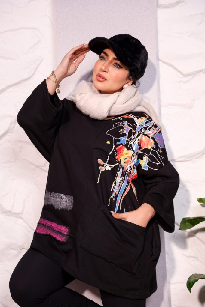 Black Oversized Floral Art Print Winter Sweatshirt Tunic with Pocket and Fuchsia Accents